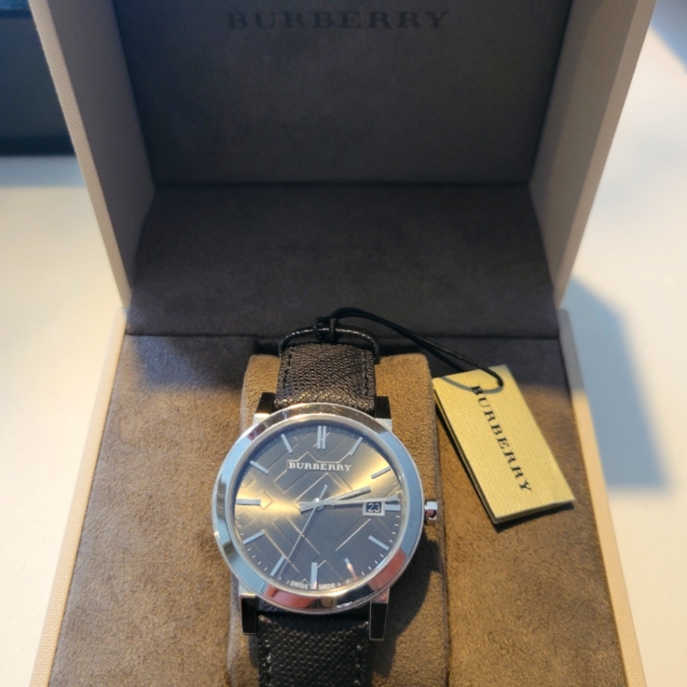 Burberry brown leather sapphire crystal NWT